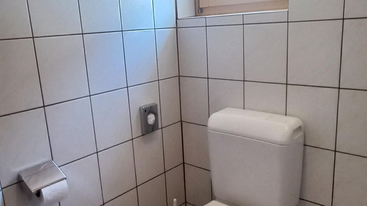 Apartment 5 WC Apartment 5 WC